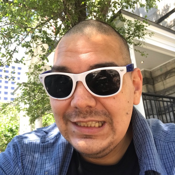 Meet your Posher, Sam - Picture 3 of 5